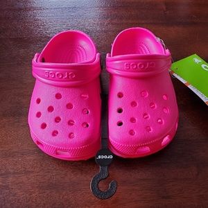 Little girls kids neon hot pink crocs size 8/9 NIB